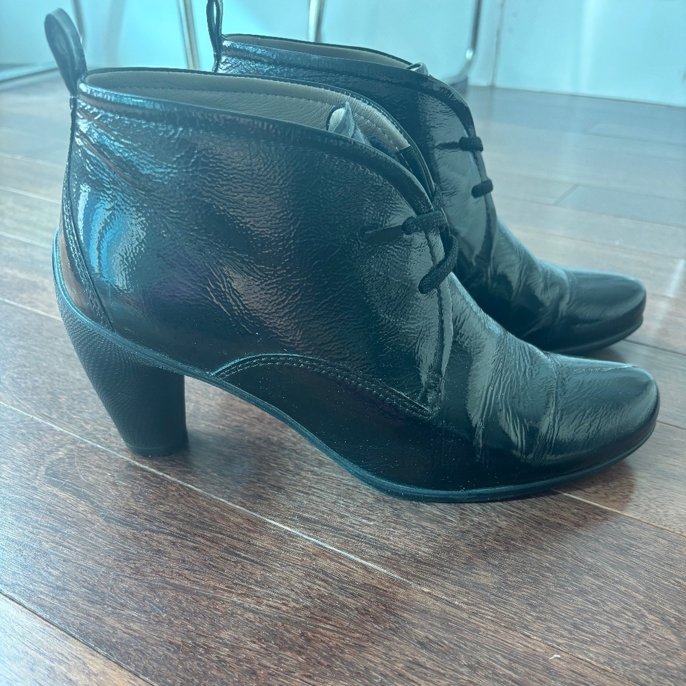 Ecco patent leather booties, size EU 40